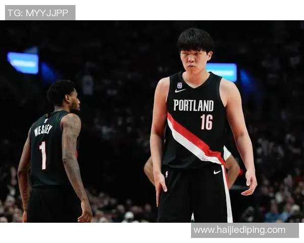 戴维斯在对阵开拓者的中投表现分析与比赛关键时刻回顾